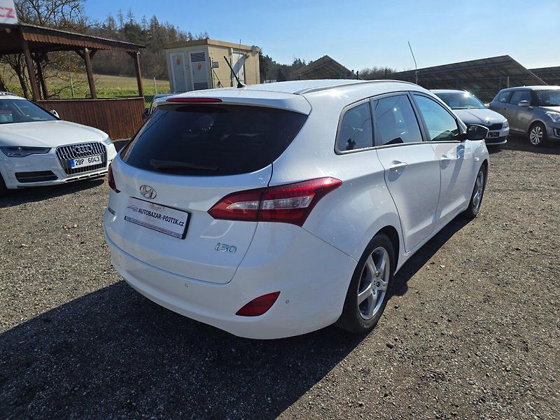 Hyundai i30 (2016) 1.6 CRDi ,nové CZ ,serviska - fotka 7 z 24
