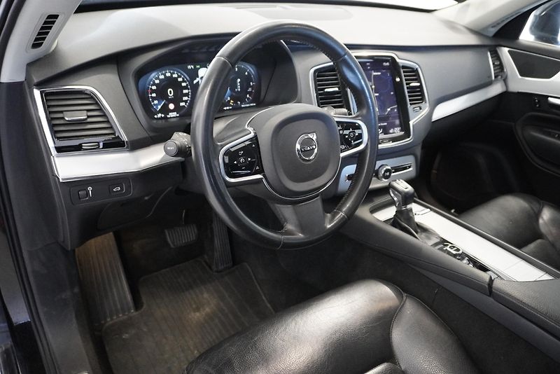 Volvo XC90 D5 MOMENTUM 4WD - fotka 12 z 33