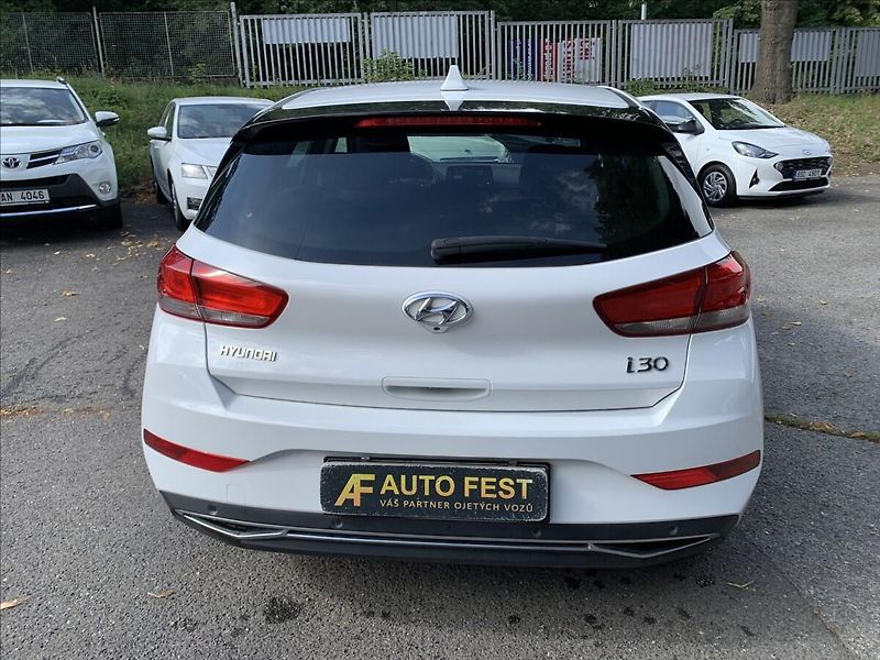 Hyundai i30 1,5 T-GDI AUTOMAT,ČR,1.MAJITEL - fotka 7 z 17