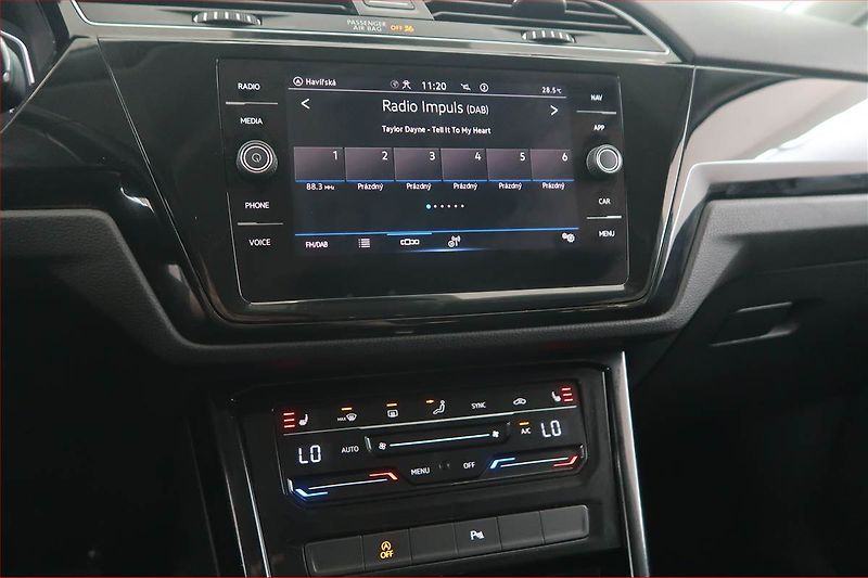 Volkswagen Touran (2023) 2.0 TDI - fotka 12 z 18