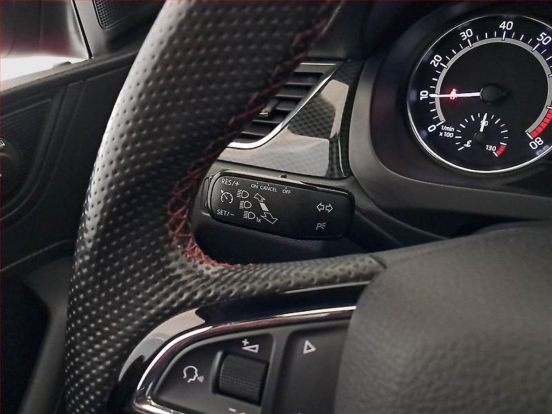 Škoda Rapid (2019) Spaceback 1.0 TSI, Tempomat - fotka 19 z 20