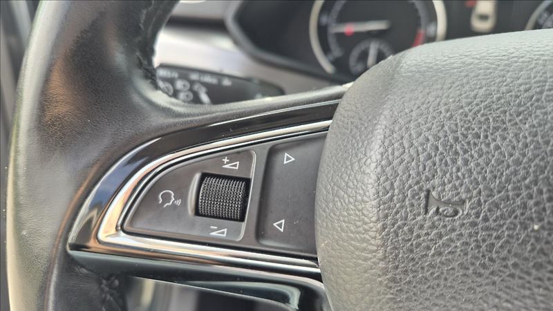 Škoda Superb 2,0 TDi 140 KW DSG STYLE ČR - fotka 12 z 25