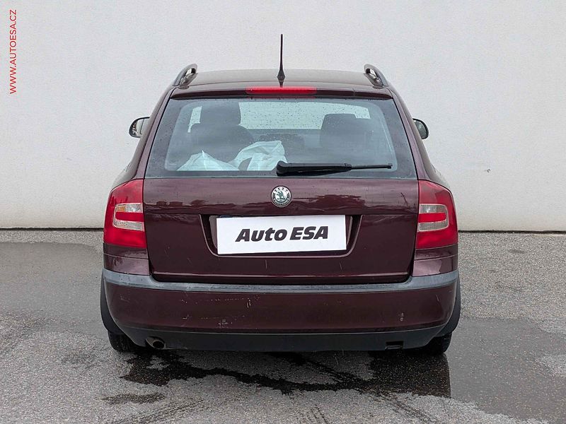 Škoda Octavia (2011) 1.6 MPi, ČR, Klima - fotka 5 z 13