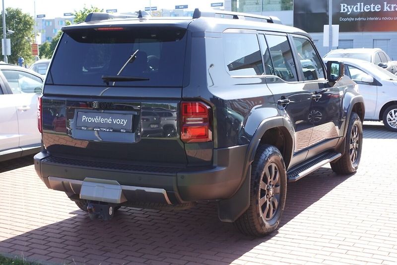 Toyota Land Cruiser 2.8D4-D  8 AT Invincible - fotka 4 z 39