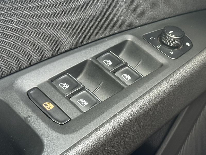 Seat Leon (2019) 1.5TSi MAN FR, 1.MAJ, RZV - fotka 23 z 47