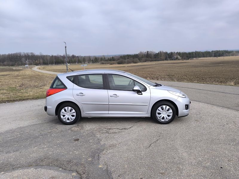 Peugeot 207 1.4  1.MAJITEL, DOLOŽENÉ KM - fotka 8 z 25