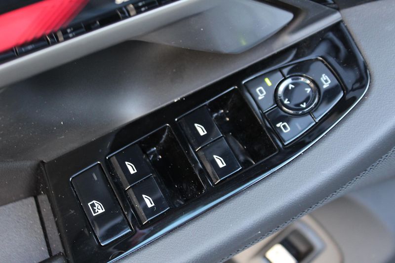 BMW Řada 5 550e xDrive - fotka 10 z 26