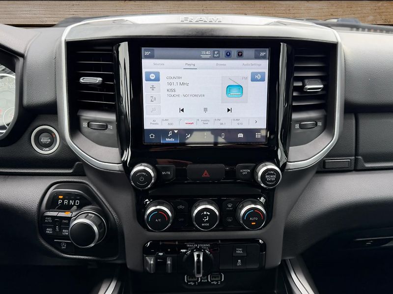Dodge RAM (2022) +HEMI+OFFROAD PAKET+WHITE+ - fotka 18 z 21