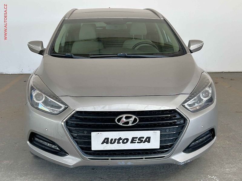 Hyundai i40 (2017) 1.7 CRDi, ČR, Navi, kamera - fotka 2 z 17