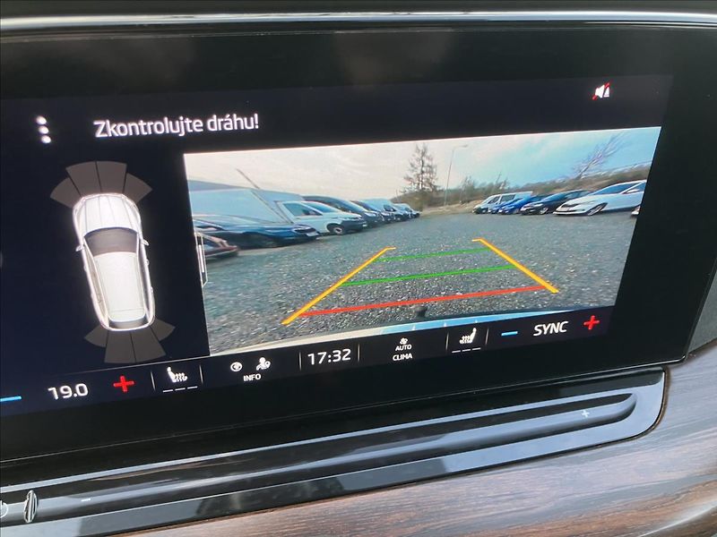 Škoda Octavia 2,0 SCOUT,TAŽNÉ,WEBASTO,CANTON - fotka 28 z 44