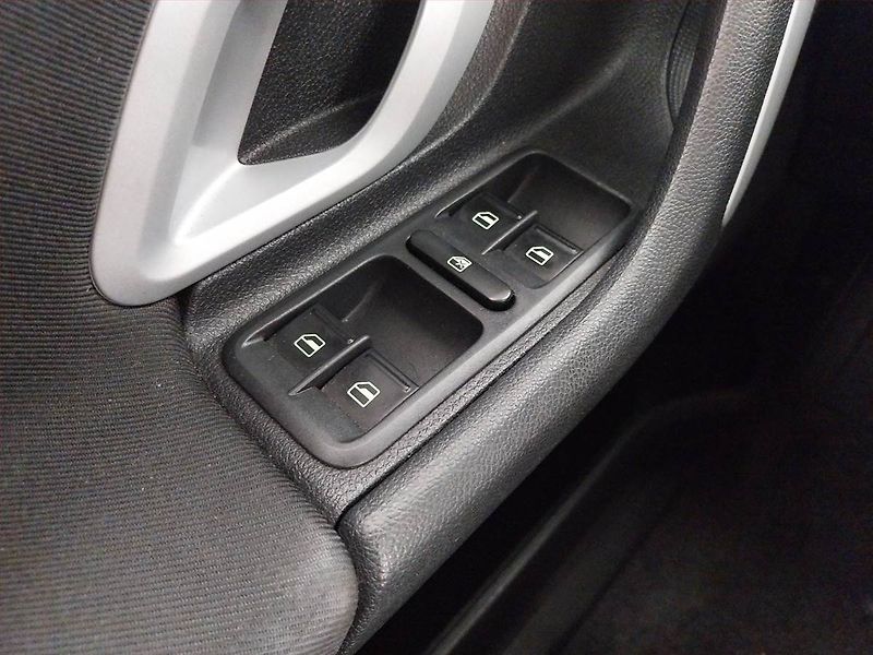 Škoda Fabia (2009) Ambition 1.9 TDI, Serv.kniha - fotka 16 z 19