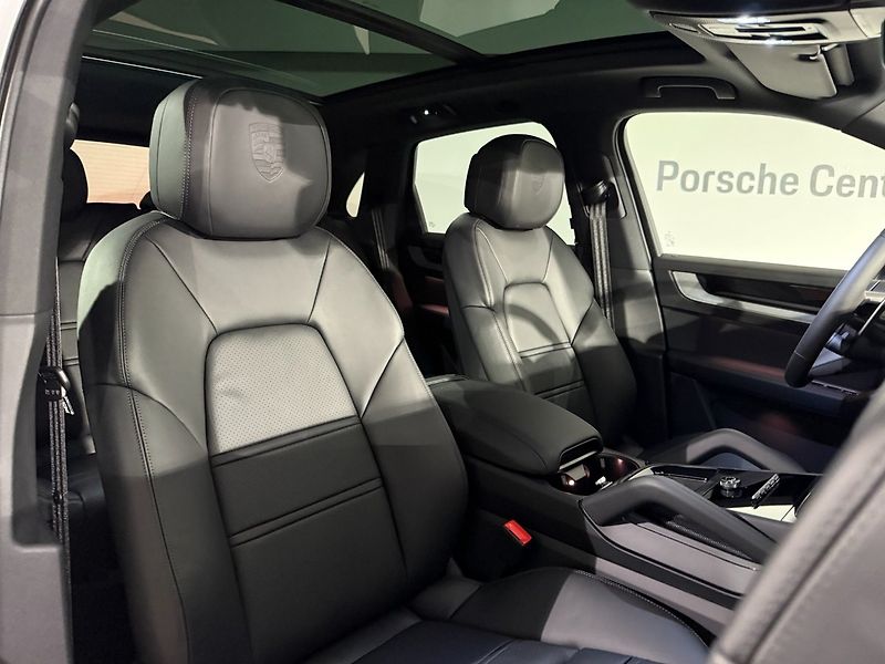 Porsche Cayenne E-Hybrid Pano HD-Matrix PASM - fotka 8 z 11