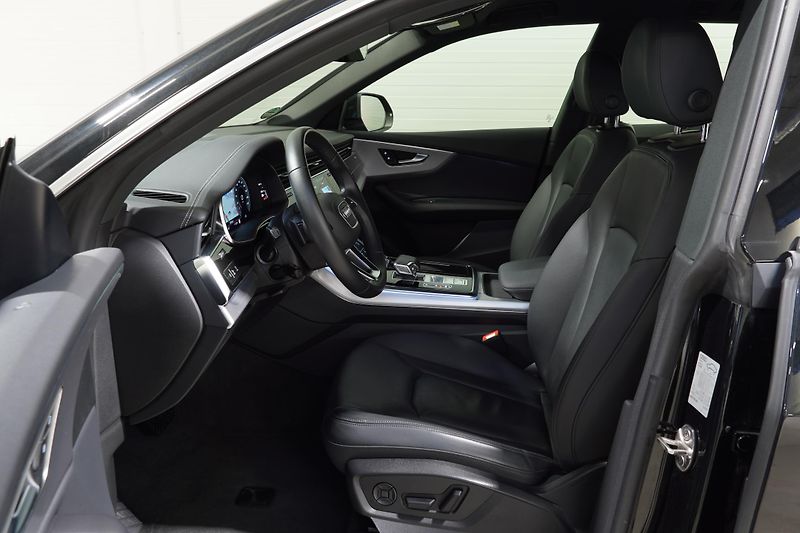 Audi Q8 55 TFSI,ČR,DPH,ZÁRUKA 2028 - fotka 12 z 33