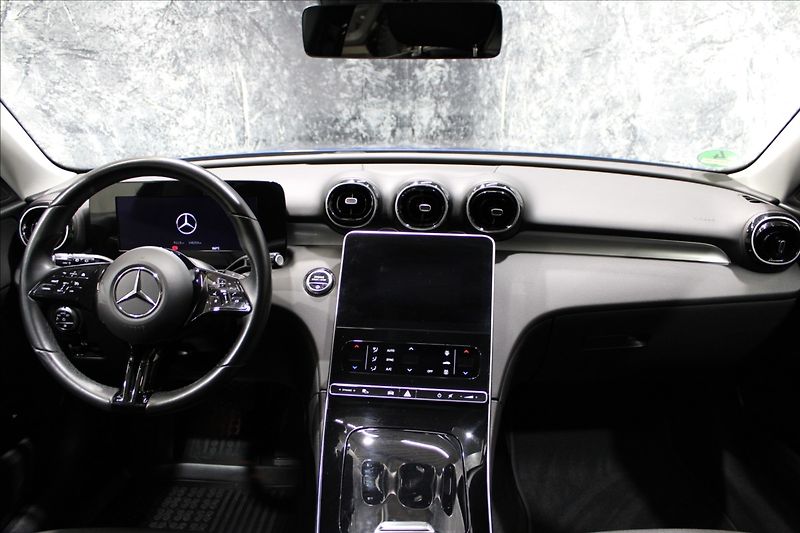 Mercedes-Benz Třídy C 2,0 200d 9G Avantgarde - fotka 31 z 34