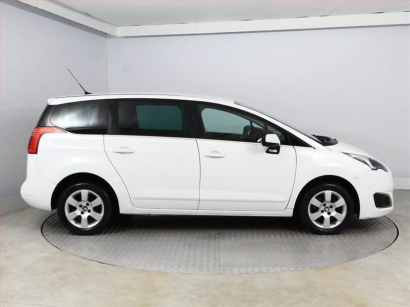 Peugeot 5008 (2016) 1.6 BlueHDi, Automat, Navi - fotka 6 z 18