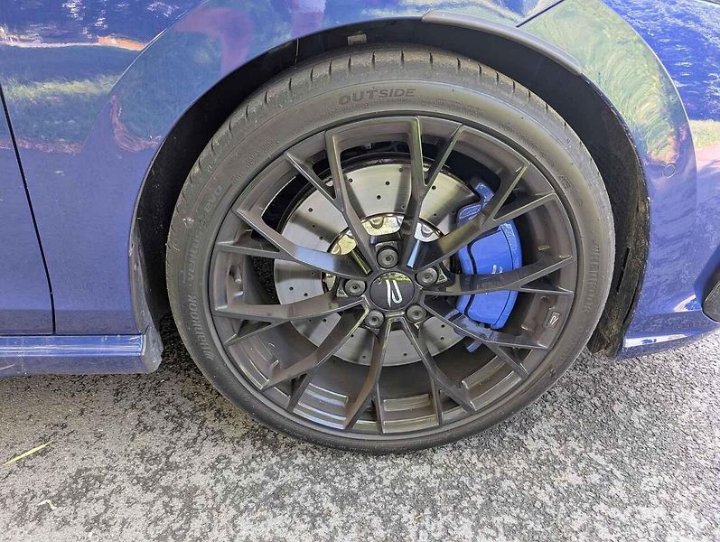 Auto má rádo klikaté silničky.