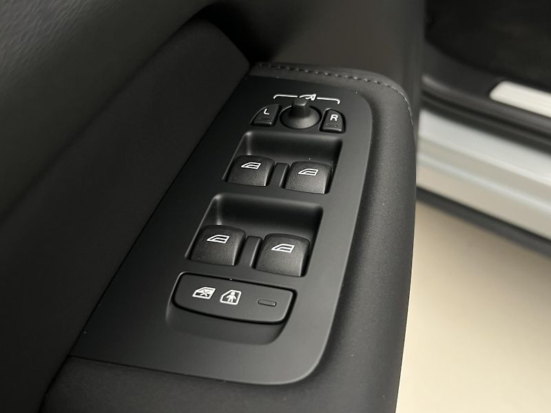Volvo XC60 T6 AWD DARK PLUS AUT - fotka 47 z 48