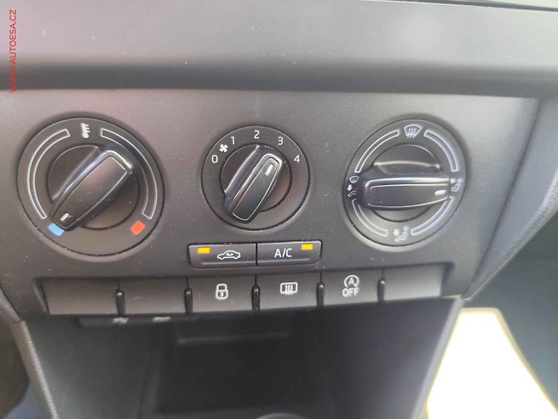 Škoda Rapid (2016) 1.4 TDi, ČR, AC, STK6/28 - fotka 14 z 19