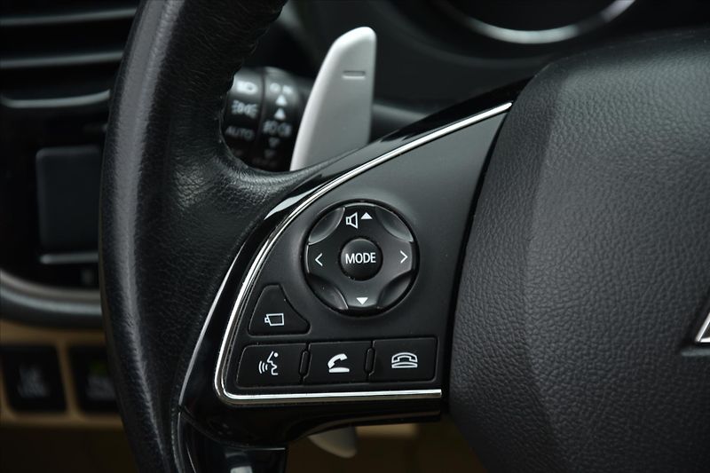 Mitsubishi Outlander 2.2 DI-D 4WD A/T 7-MÍST ČR - fotka 19 z 33