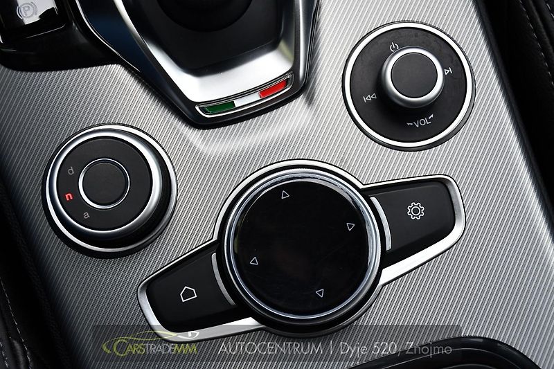 Alfa Romeo Stelvio 2.2 Diesel 16V Veloce TAŽNÉ - fotka 35 z 52