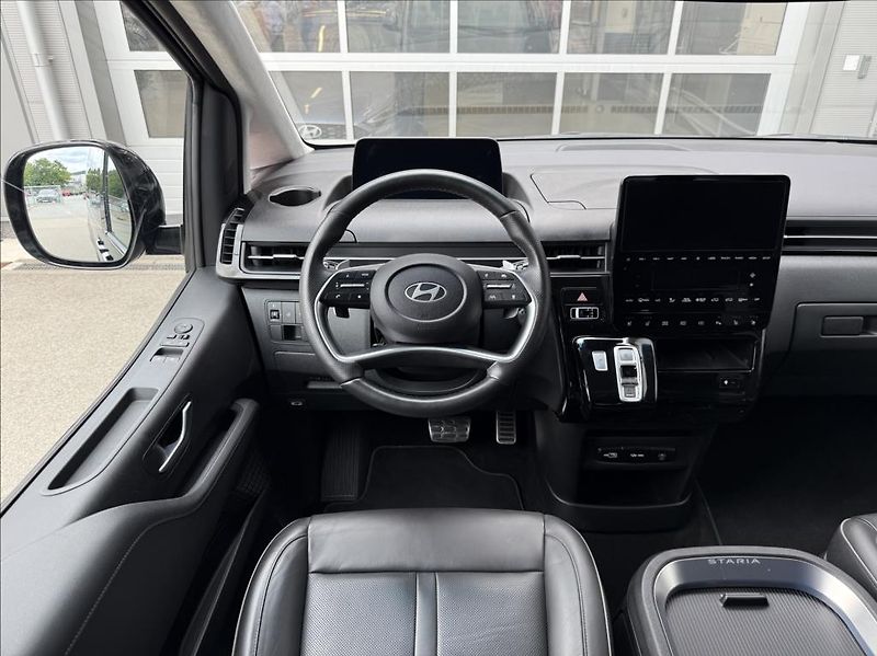 Hyundai Staria 1,6 T HEV 7M  Luxury Panorama - fotka 16 z 26