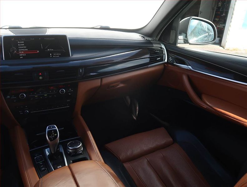 BMW X6 (2015) xDrive40d - fotka 8 z 21