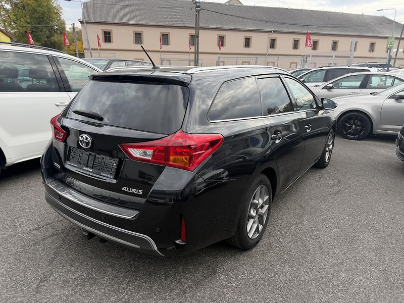 Toyota Auris 1.6i, kamera, tažné - fotka 3 z 17