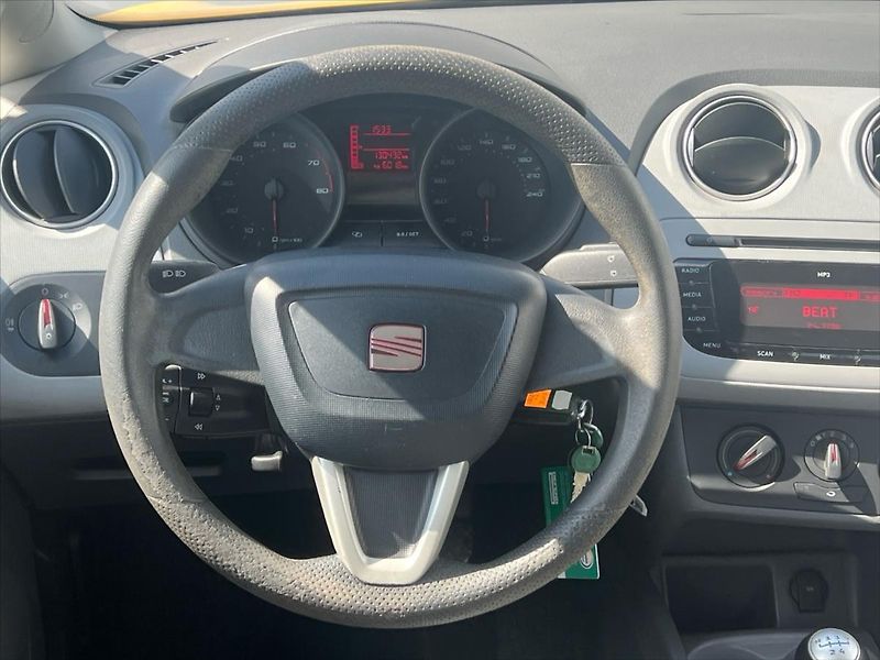 Seat Ibiza 1,2 i 12V 3dvéřová - fotka 15 z 23
