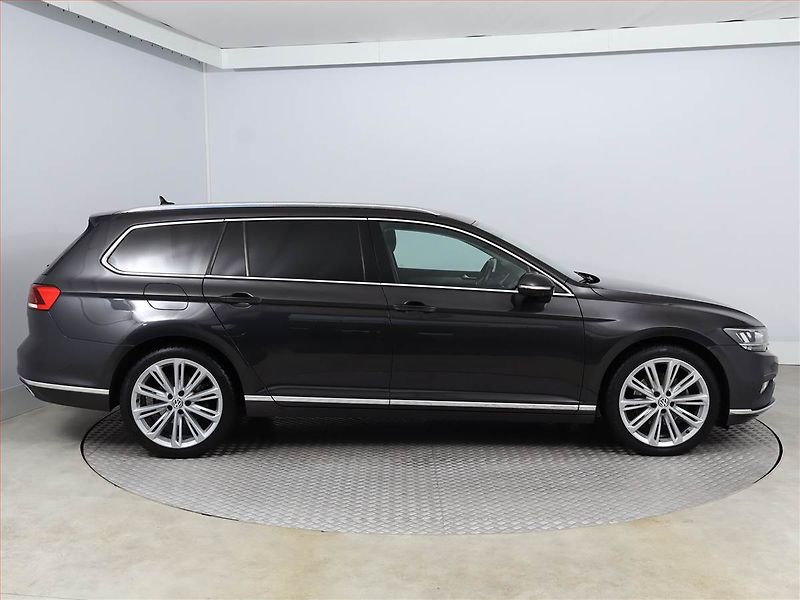 Volkswagen Passat (2020) 2.0 TDI - fotka 6 z 22