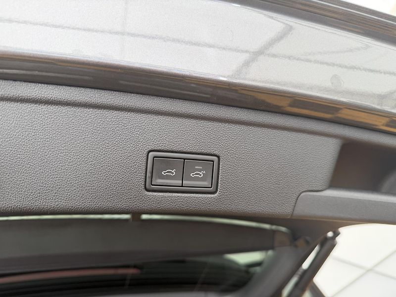 Volkswagen Touareg 3.0Tdi*170kw*DPH*HUD*R-Line* - fotka 14 z 42