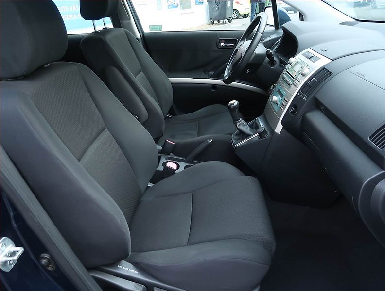 Toyota Corolla Verso (2004) 1.8, po STK, rezervace - fotka 9 z 16