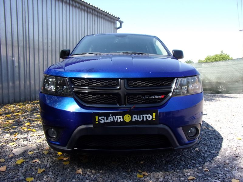 Dodge Journey (2015) 3.6L V6 208kW SXT AUTOMAT 7MÍS - fotka 2 z 21