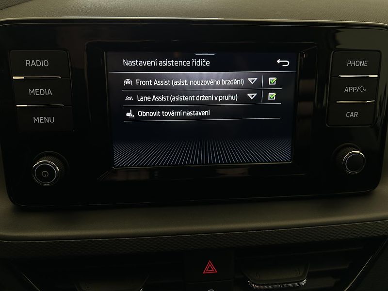 Škoda Scala 1.0 TSI Ambition - fotka 12 z 22