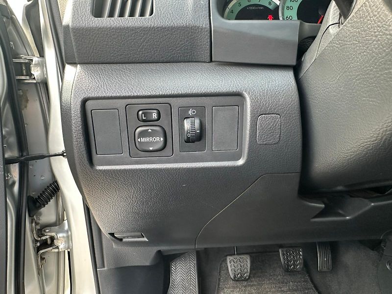 Toyota Corolla Verso (2006) 1.6VVT-i, 81KW - fotka 15 z 21