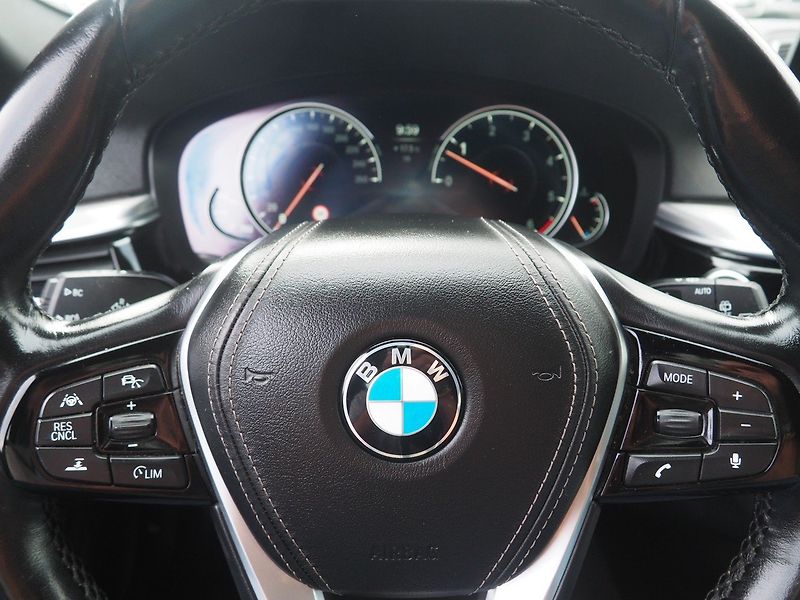 BMW Řada 5 (2017) 3.0d xDrive, 195 kW - fotka 23 z 38