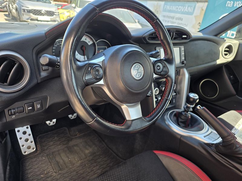 Toyota GT86 2.0-Black Edition - fotka 9 z 12