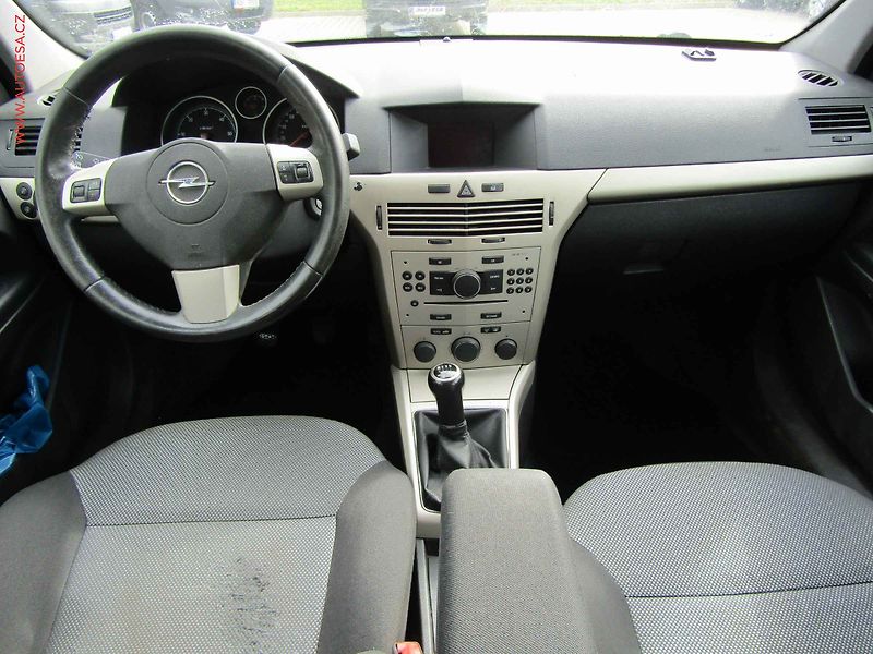 Opel Astra (2008) 1.9 CDTi, 2.maj,ČR, AC - fotka 8 z 16