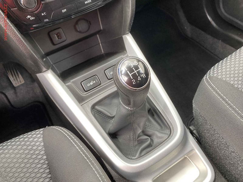 Suzuki Vitara (2018) 1.6 VVT, 2.maj,ČR, AC, temo - fotka 16 z 18
