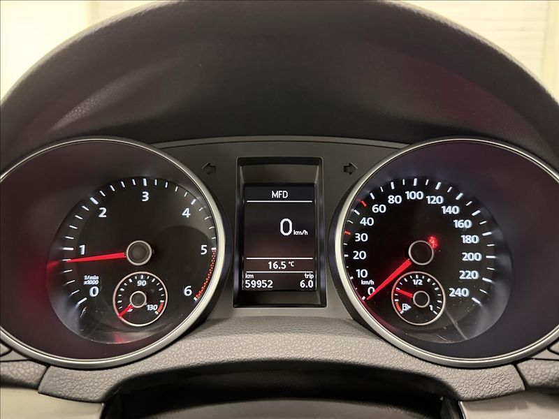 Volkswagen Golf 1,6 TDi 77 KW DSG NAVI PDC - fotka 16 z 31