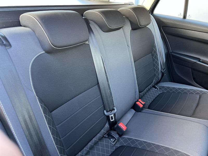 Škoda Fabia 1.2TSi 81kw KLIMA TEMPOMAT ALU - fotka 26 z 40
