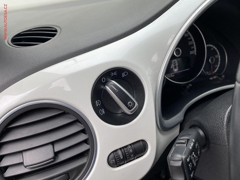 Volkswagen Beetle (2013) 1.4 TSi, Design, bixen, panor - fotka 13 z 18