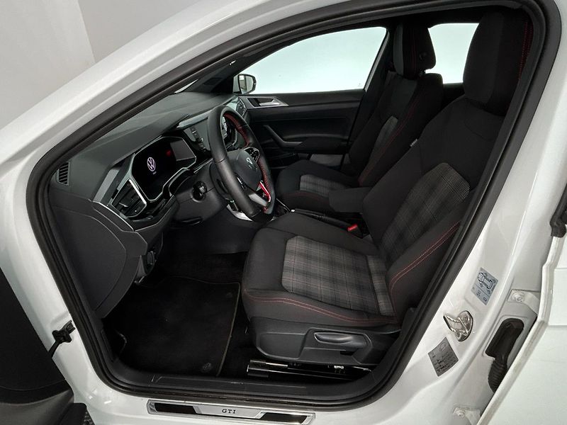Volkswagen Polo GTI DSG - fotka 7 z 26