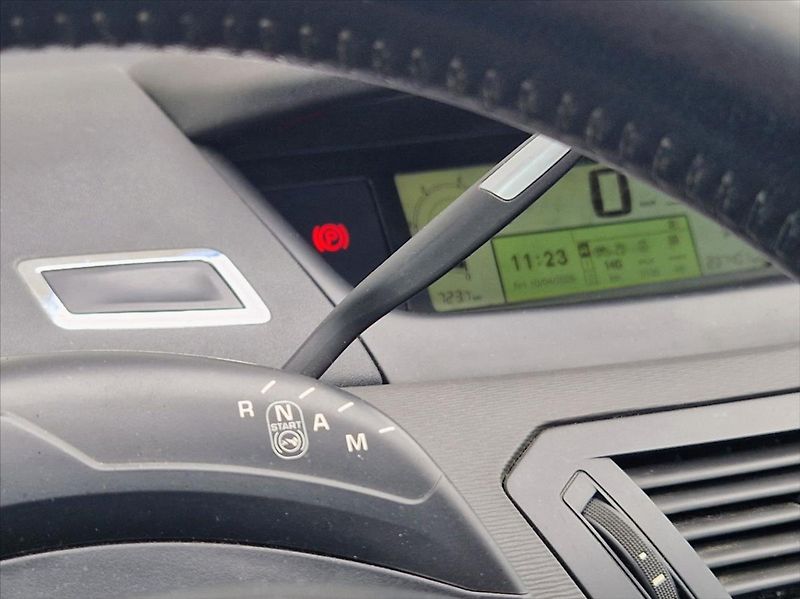 Citroën C4 Picasso 1,6 HDi 80kW AUTOKLIMA 7MIST - fotka 22 z 23
