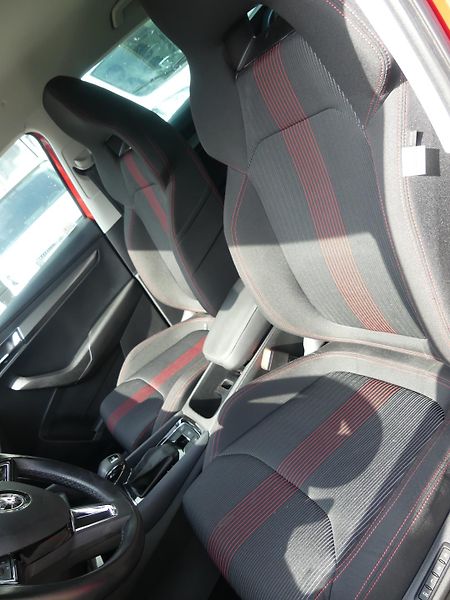 Škoda Karoq (2018) 1,0 TSi DSG - fotka 9 z 24