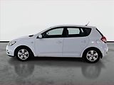 Kia Ceed (2012) 1.6 CRDi, po STK, zamluveno - náhled 2