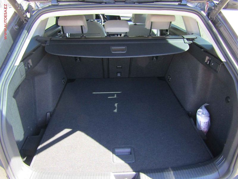 Volkswagen Golf (2022) 1.6TDi, LED, DSG - fotka 7 z 21