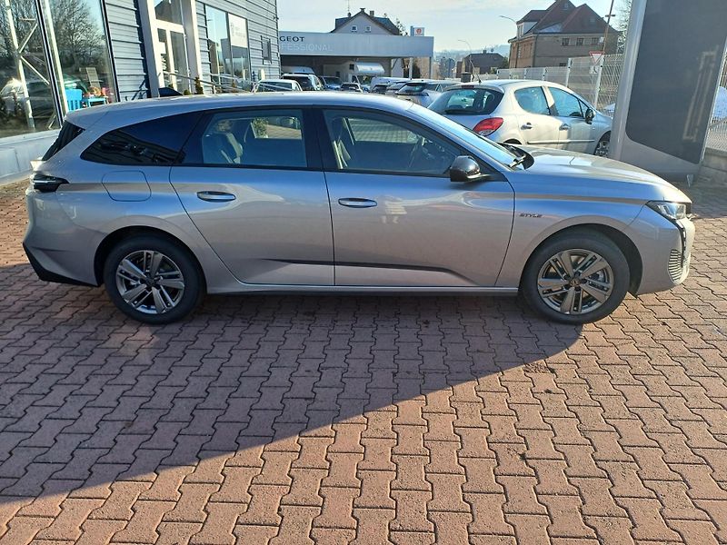 Peugeot 308 (2026) SW STYLE Hybrid 145 e-DCS6 - fotka 4 z 25