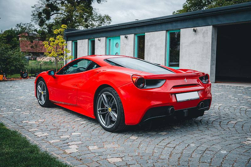 Ferrari 488 GTB - fotka 3 z 46