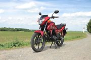 Pro svou kompaktní stavbu je Honda CB125F ideální i pro jezdce malé postavy.