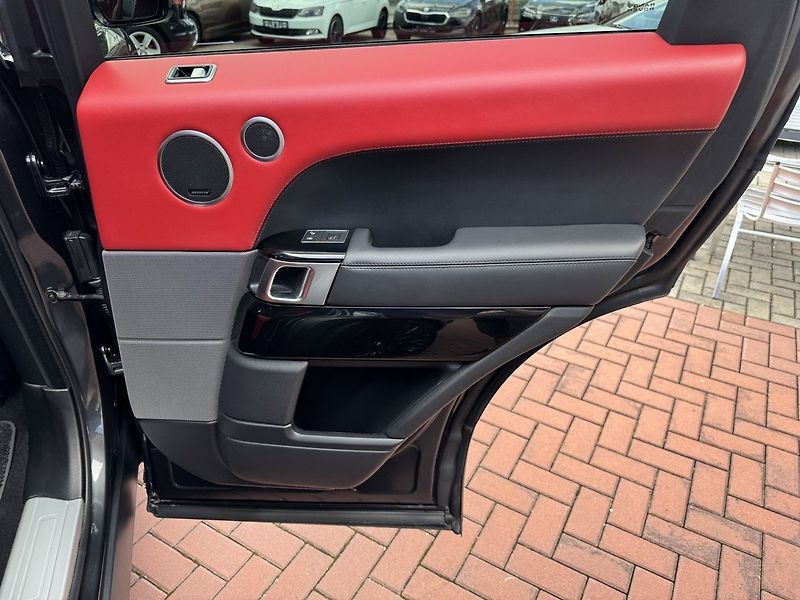 Land Rover Range Rover (2018) 4.4SDV8 Autobiography Vzduch - fotka 20 z 50